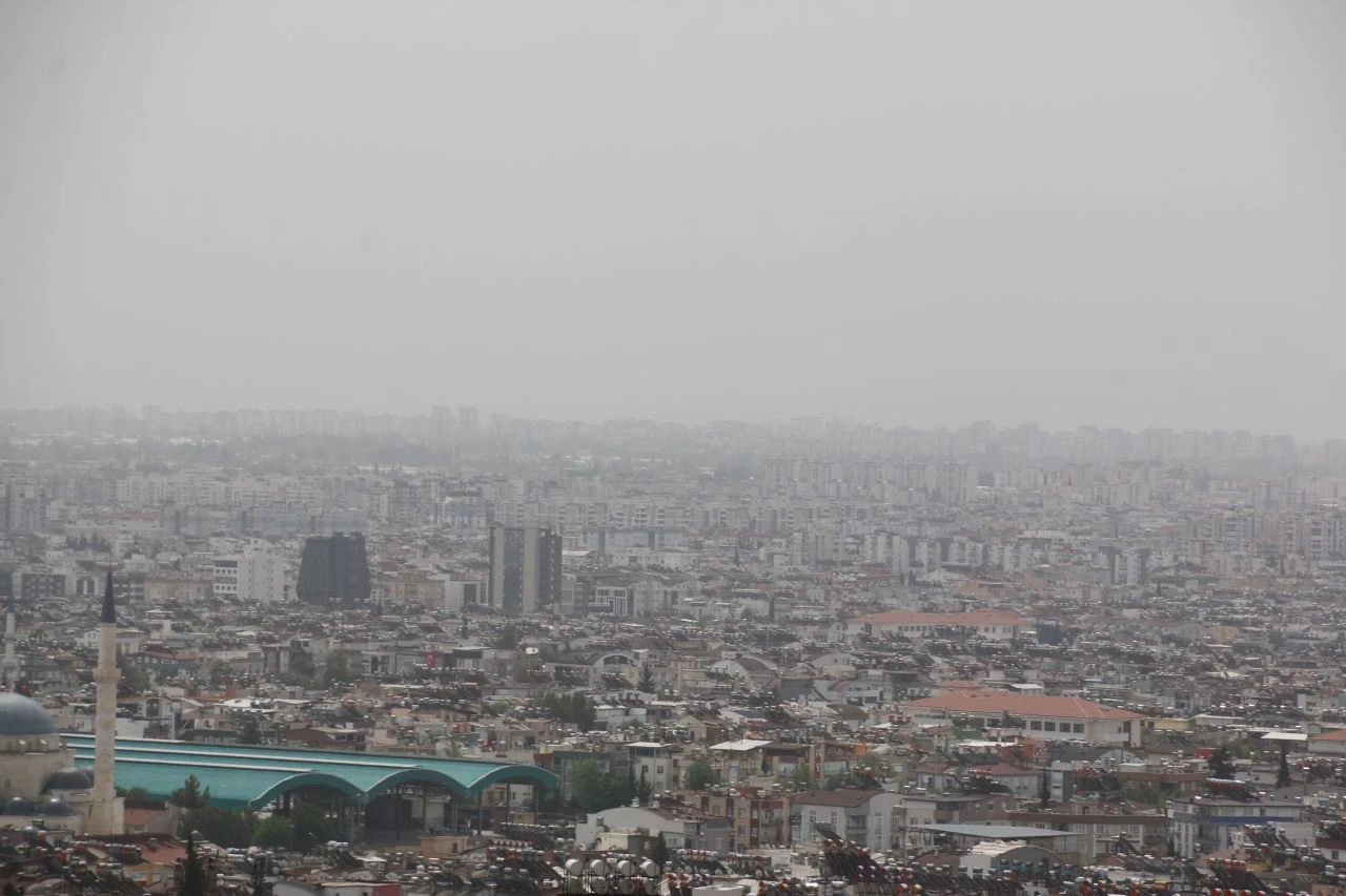 Çöl tozu denizi yuttu! Seyir terasında şaşkınlık yaşadılar - 1. Resim