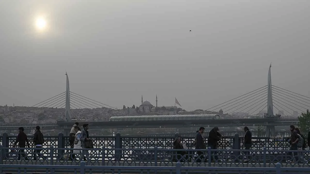 Çöl tozu tüm yurdu etkisi altına aldı, peş peşe uyarılar geldi - 2. Resim