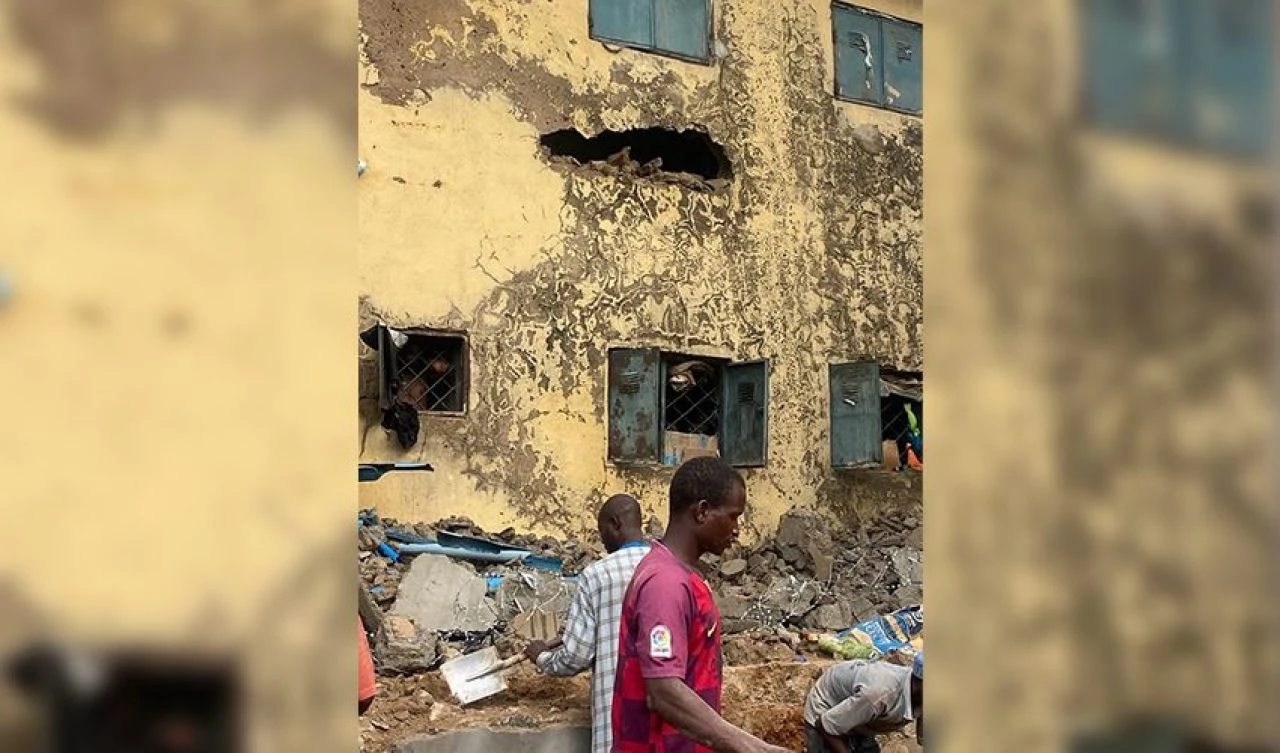 Fırtına cezaevini yıktı! 119 mahkum firar etti