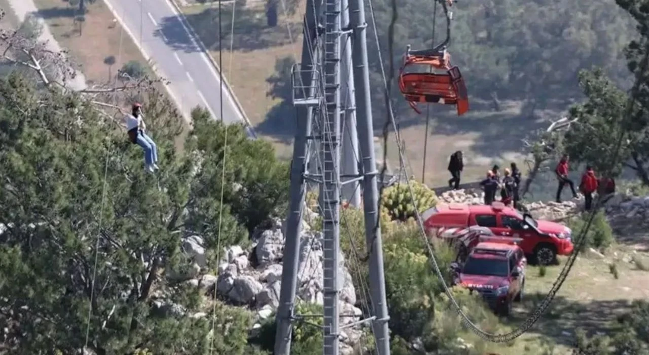 Kepez Belediyesi’nin başkanlığını vekaleten Refik Emre Altekin yapacak