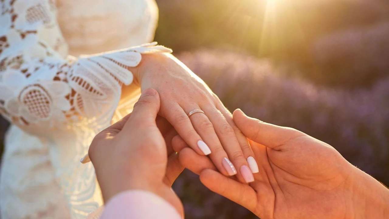 "Neden evlenmiyorsun?" sorusu alerjiye neden oluyor! Aile danışmanından evlilik korkusu açıklaması