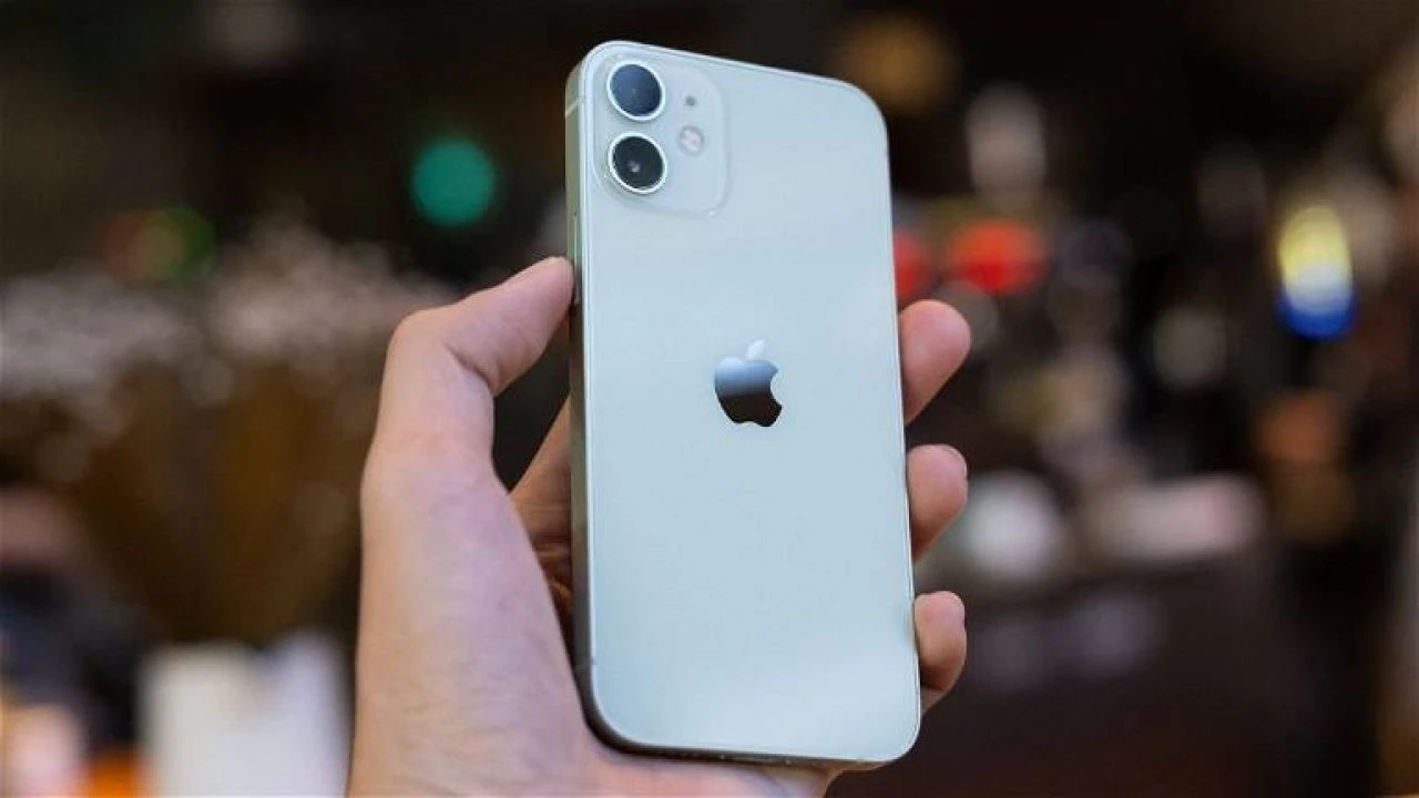 Apple'a soğuk duş! iPhone son yılların en düşük seviyesinde - 2. Resim
