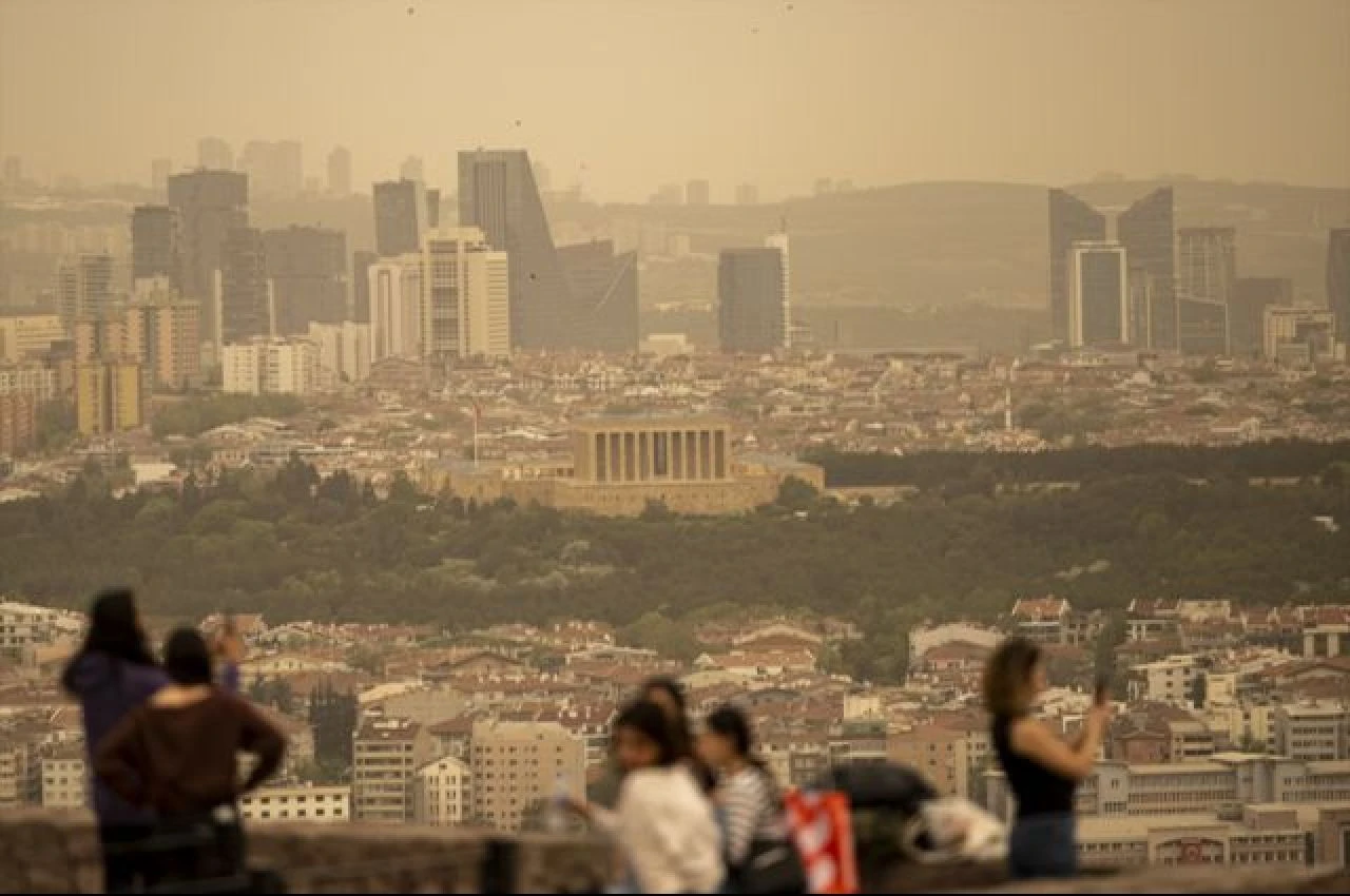 Çöl tozu etkisi sürüyor! Meteoroloji'den 35 ile sarı kodlu uyarı: Dikkatli ve tedbirli olun, tehlikeli olabilir...