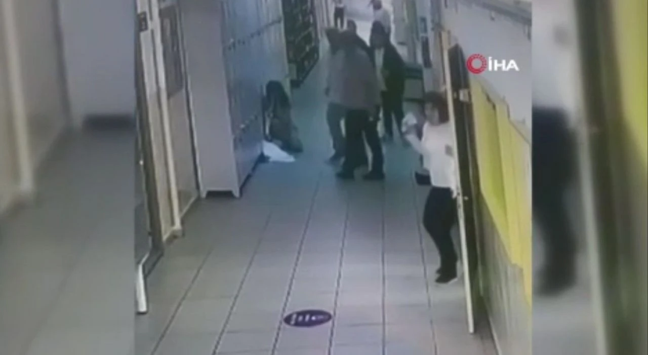 Öğretmen yumruklayan veli kendini savundu: "Beni odaya kapattılar dedi" - 1. Resim