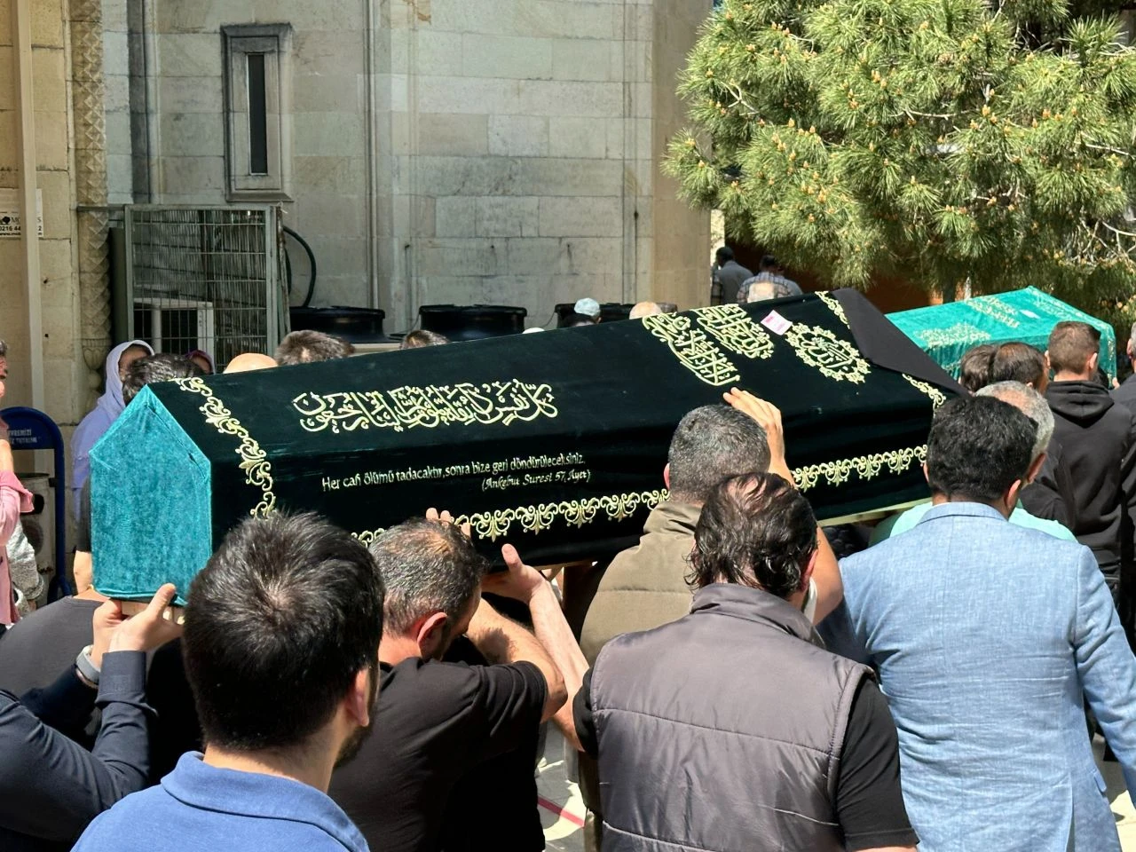 Şarkıcı Yalın'ın kuzeni korkunç cinayete kurban gitti! - 1. Resim