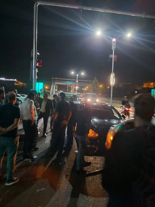 Siirt'te zincirleme kaza: 5 araç birbirine girdi - 1. Resim