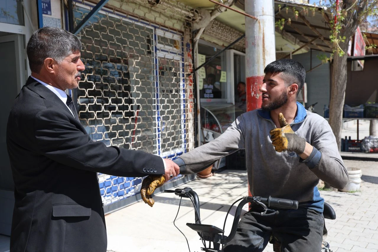 Vekil olamayınca hastanelik olmuştu! Muhtar seçildi, 2028 seçimleri için kolları sıvadı