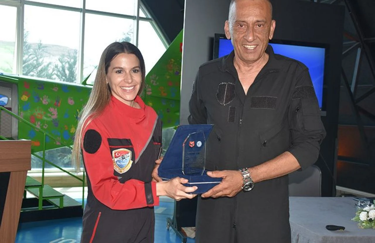 Akrobasi pilotu Semin Öztürk Şener gösterisiyle nefesleri kesti - 3. Resim