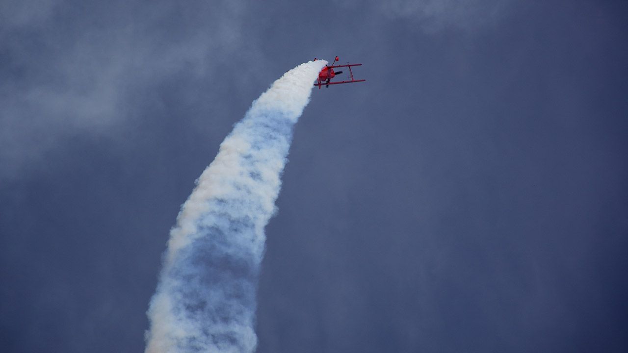 Akrobasi pilotu Semin Öztürk Şener gösterisiyle nefesleri kesti