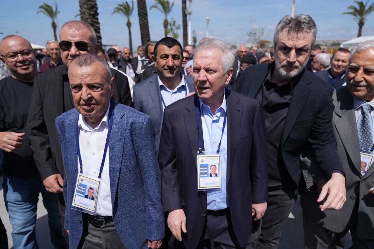 Aziz Yıldırım 6 yıl sonra ilk kez katıldı! Ali Koç Yüksek Divan Kurulu'nda oyunu kullandı