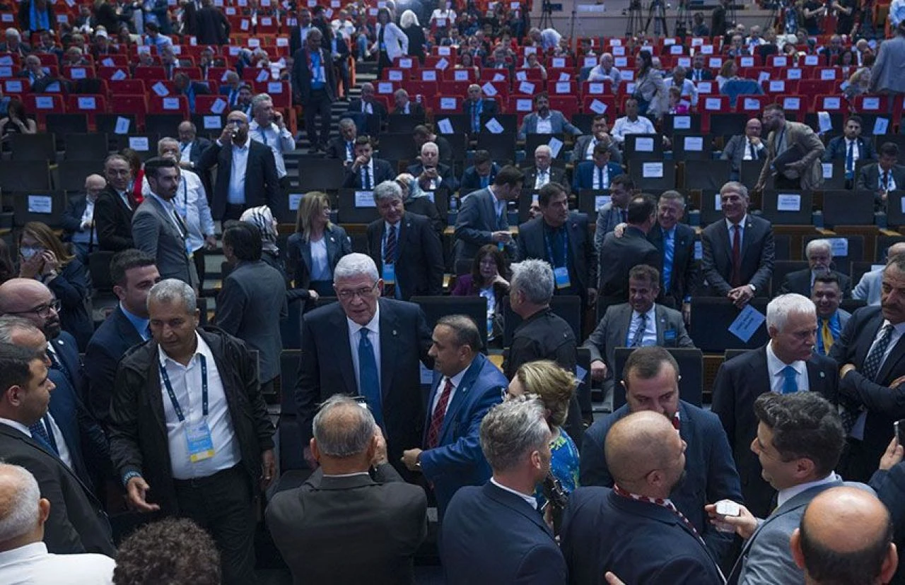 İYİ Parti'de başkan adayı kendisine oy vermeyip rakibine oy istedi! - 1. Resim