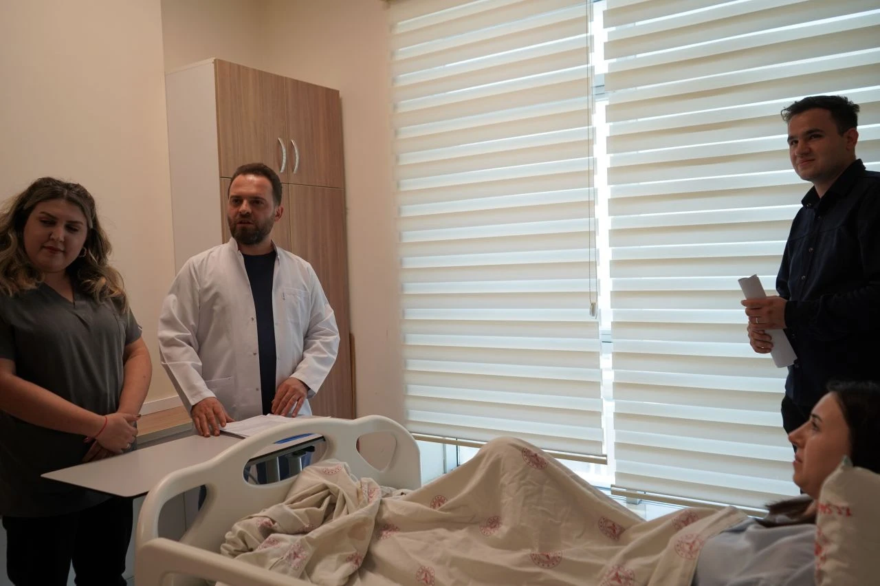 Kasık ağrısı şikayetiyle gittiği hastanede hayatının şokunu yaşadı - 1. Resim