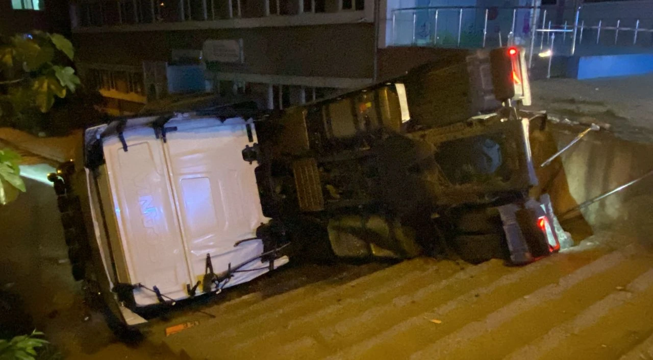 Kocaeli'de korku dolu anlar! Yol trafiğe kapatıldı, evler boşaltıldı - 1. Resim