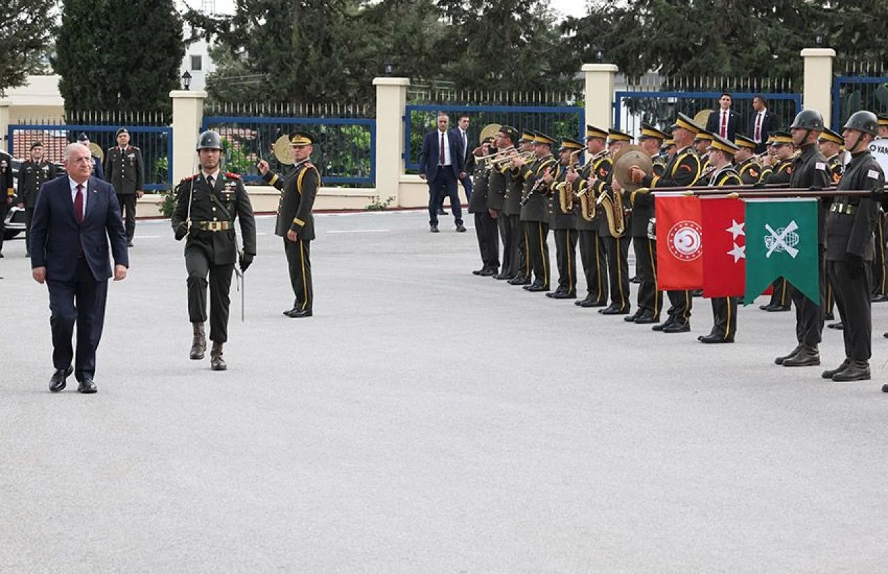 Mehmetçikle bir araya gelen Bakan Güler'den KKTC mesajı