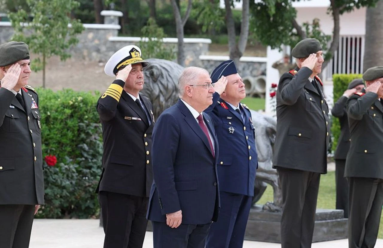 Mehmetçikle bir araya gelen Bakan Güler'den KKTC mesajı