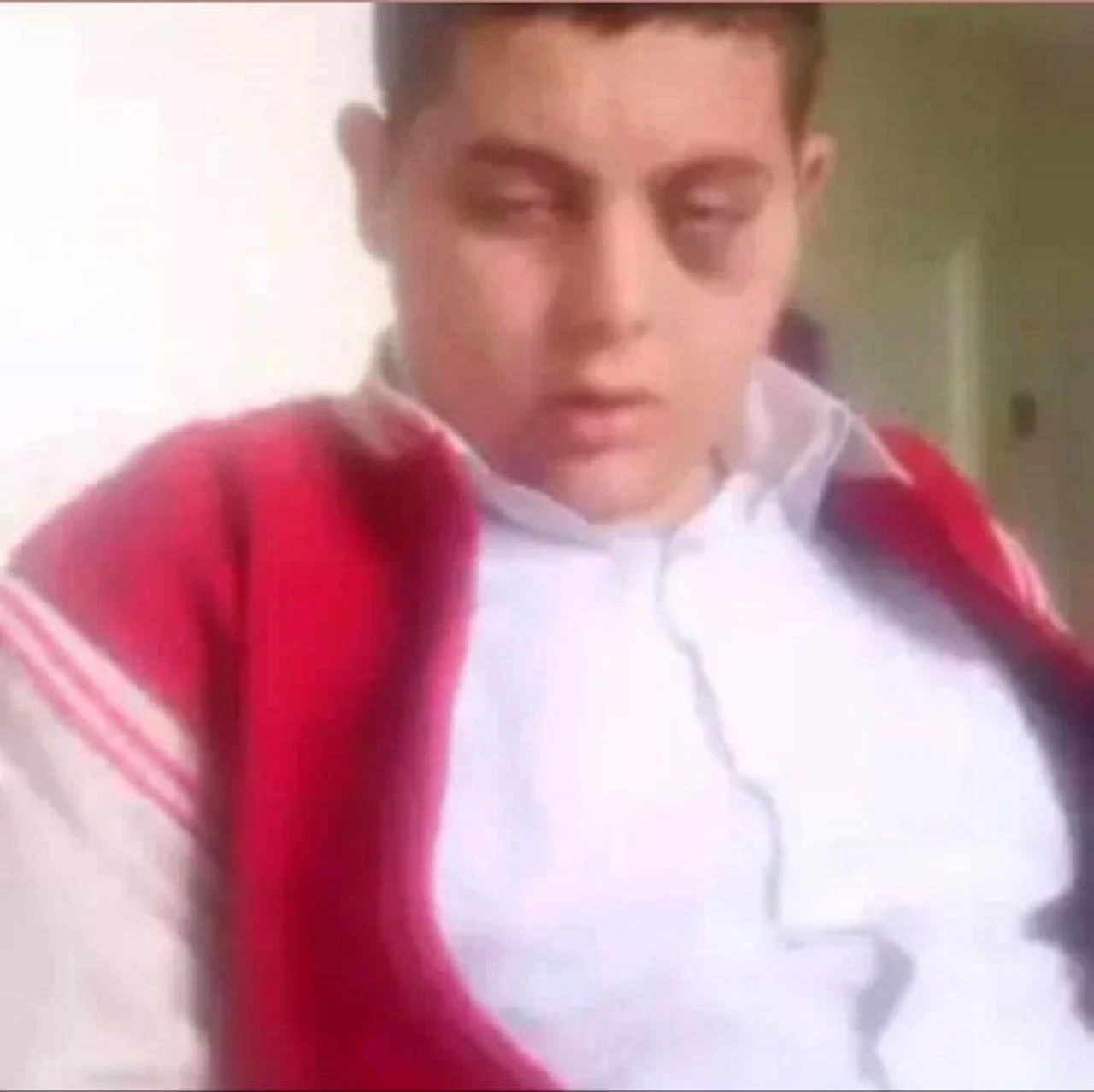 Otizmli genci öğretmeni geçen yıl da doğum gününde dövmüş! - 3. Resim