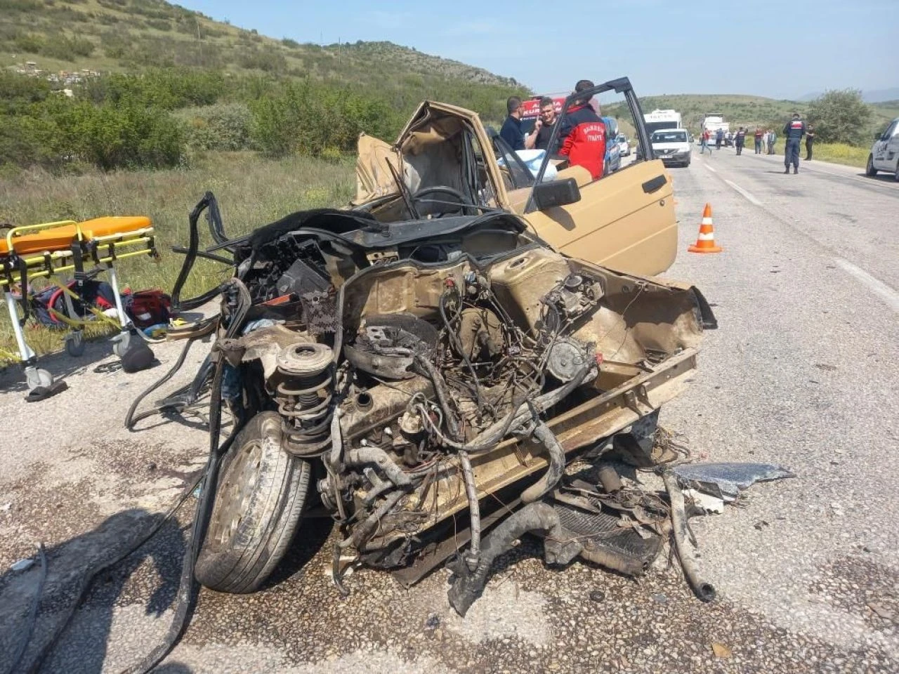 Otomobil ile tır çarpıştı: Anne ve oğlu hayatını kaybetti - 3. Resim