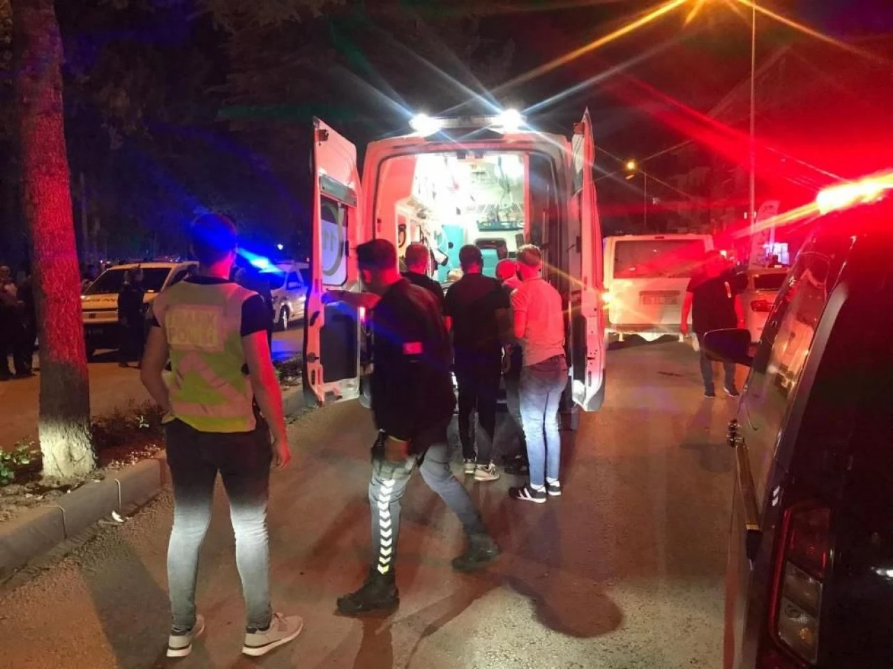 Pastanede oturan 2 kişiye silahlı saldırı: 1 ölü, 1 yaralı - 1. Resim