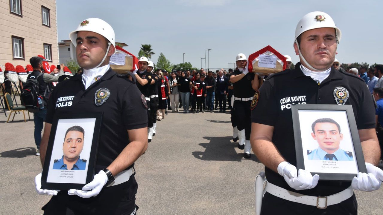 Adıyaman&#039;da polisin şehit ettiği 2 komisere acı veda