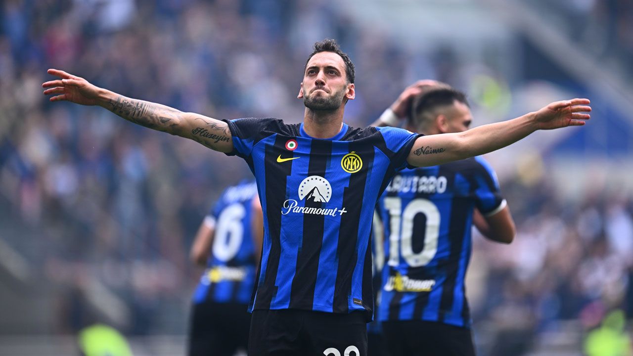 4 dakikada 2 gol! Hakan Çalhanoğlu Inter'i galibiyete taşıdı