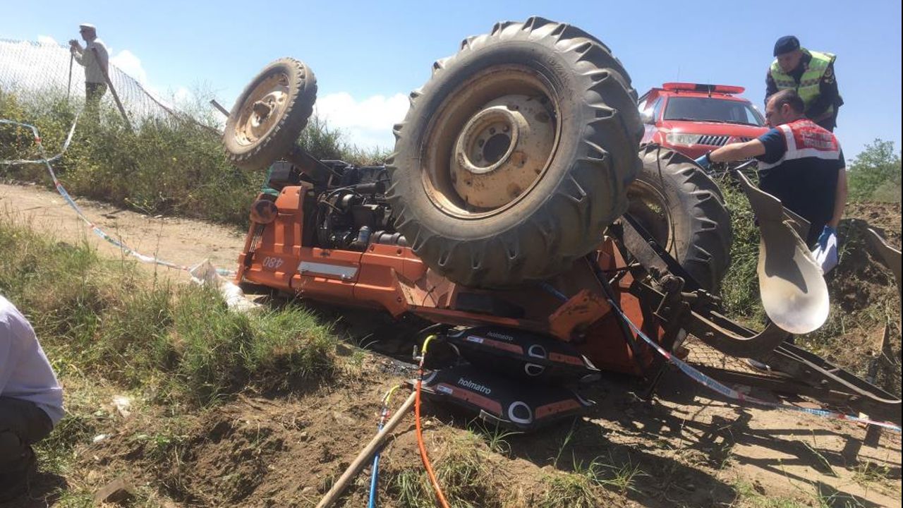 Korkunç olay! Devrilen traktörün altında kalan kişi hayatını kaybetti