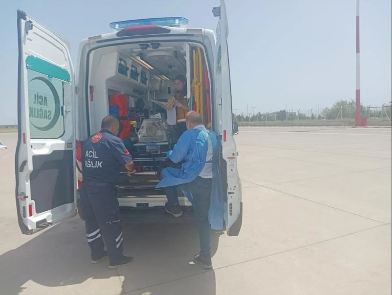 Şırnak'ta rahatsızlanan 20 günlük bebek ambulans uçakla Ankara'ya sevk edildi - 2. Resim