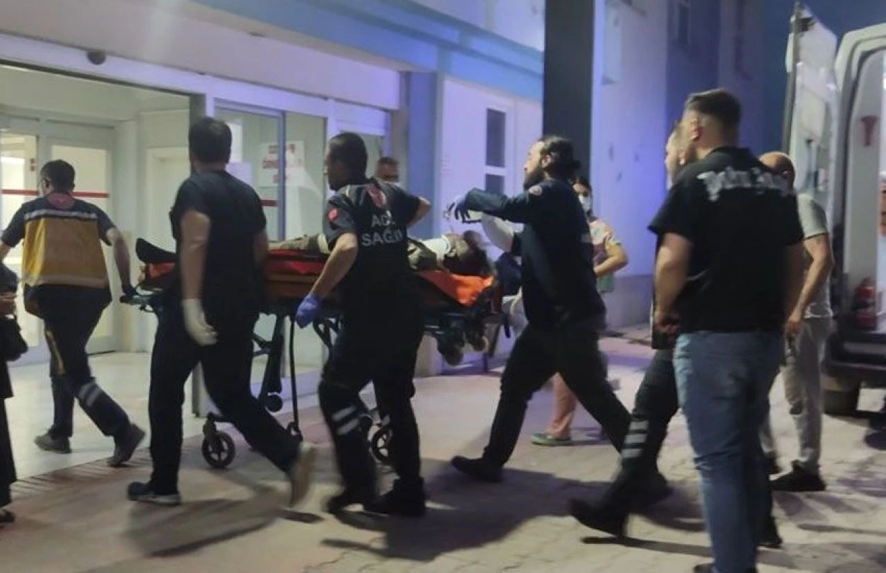 Sivas’ta traktör devrildi: Ölü ve yaralı var! - 1. Resim