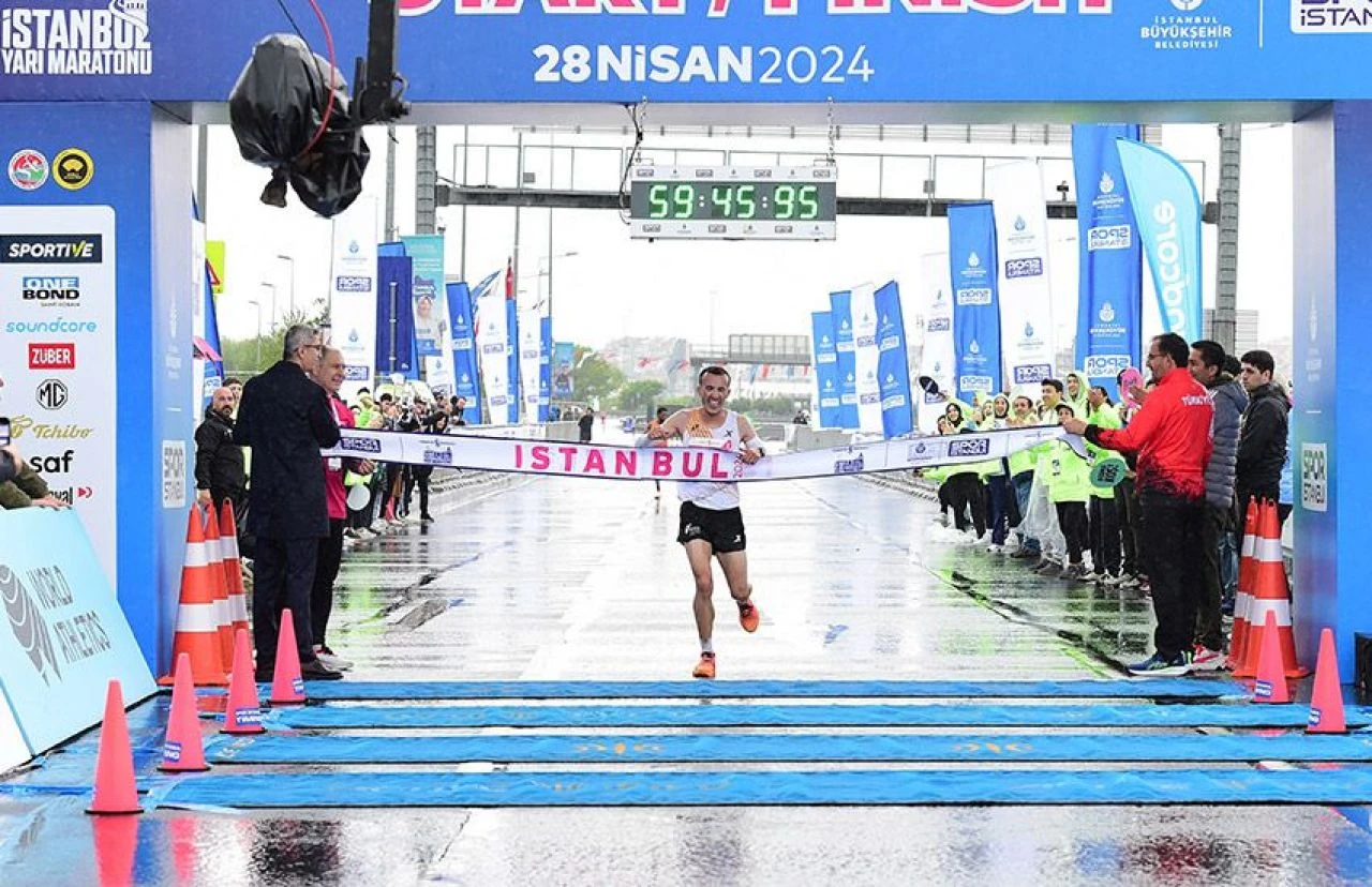 Son dakika! Megakent'te spor şöleni: 19. İstanbul Yarı Maratonu'nda şampiyonlar belli oldu - 1. Resim