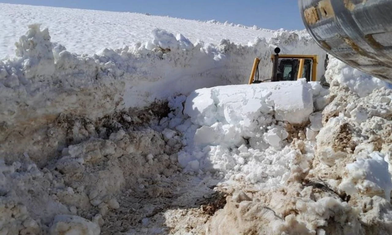 Yaz yaklaştı, karla mücadele bitmedi - 1. Resim