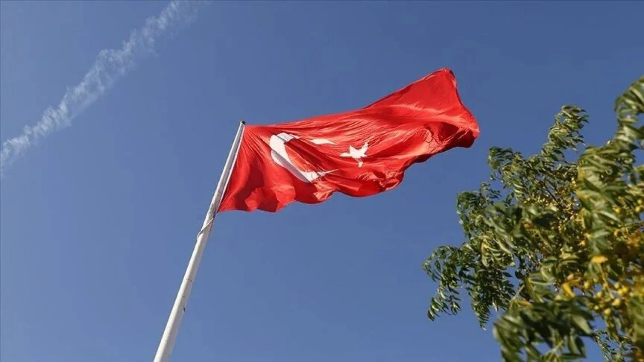 1 Mayıs Emek ve Dayanışma Günü'nde bayrak asılmaz