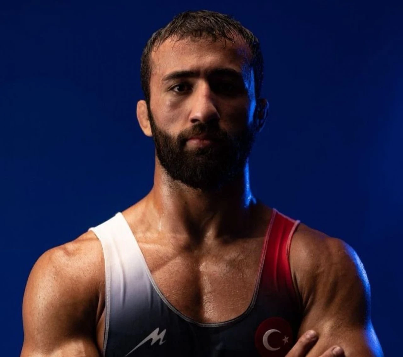 77 kiloda grekoromen stilde mücadele eden milli güreşçi Burhan Akbudak’ın hayatı ve kariyeri