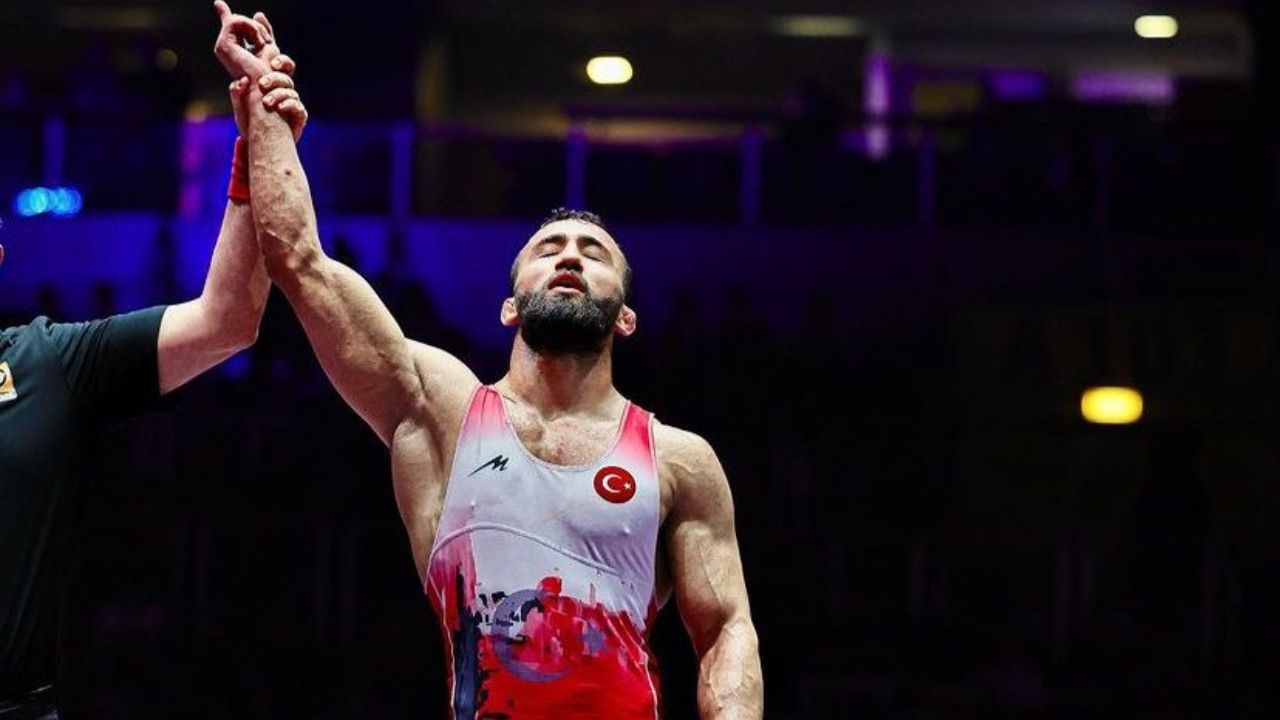 77 kiloda grekoromen stilde mücadele eden milli güreşçi Burhan Akbudak’ın hayatı ve kariyeri