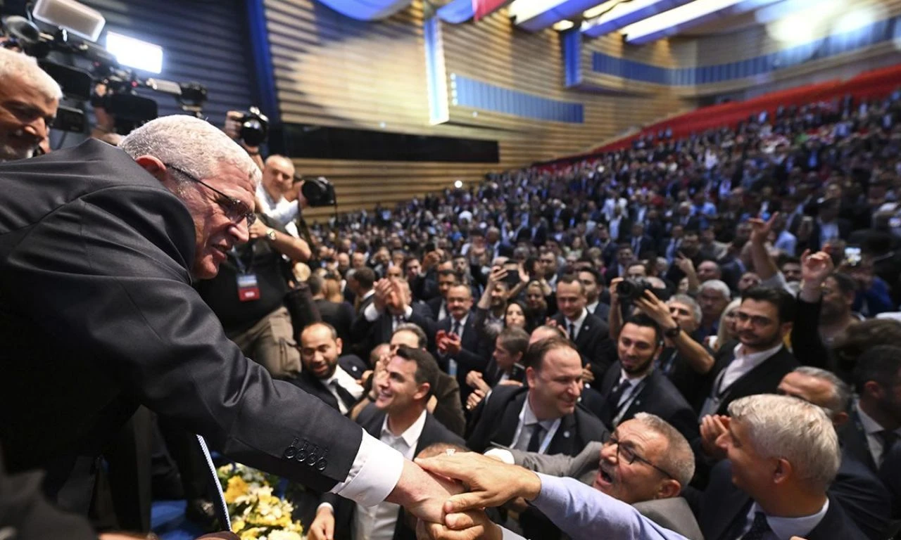 İYİ Partililer Müsavat Dervişoğlu'na istifalarla 'merhaba' dedi - 1. Resim