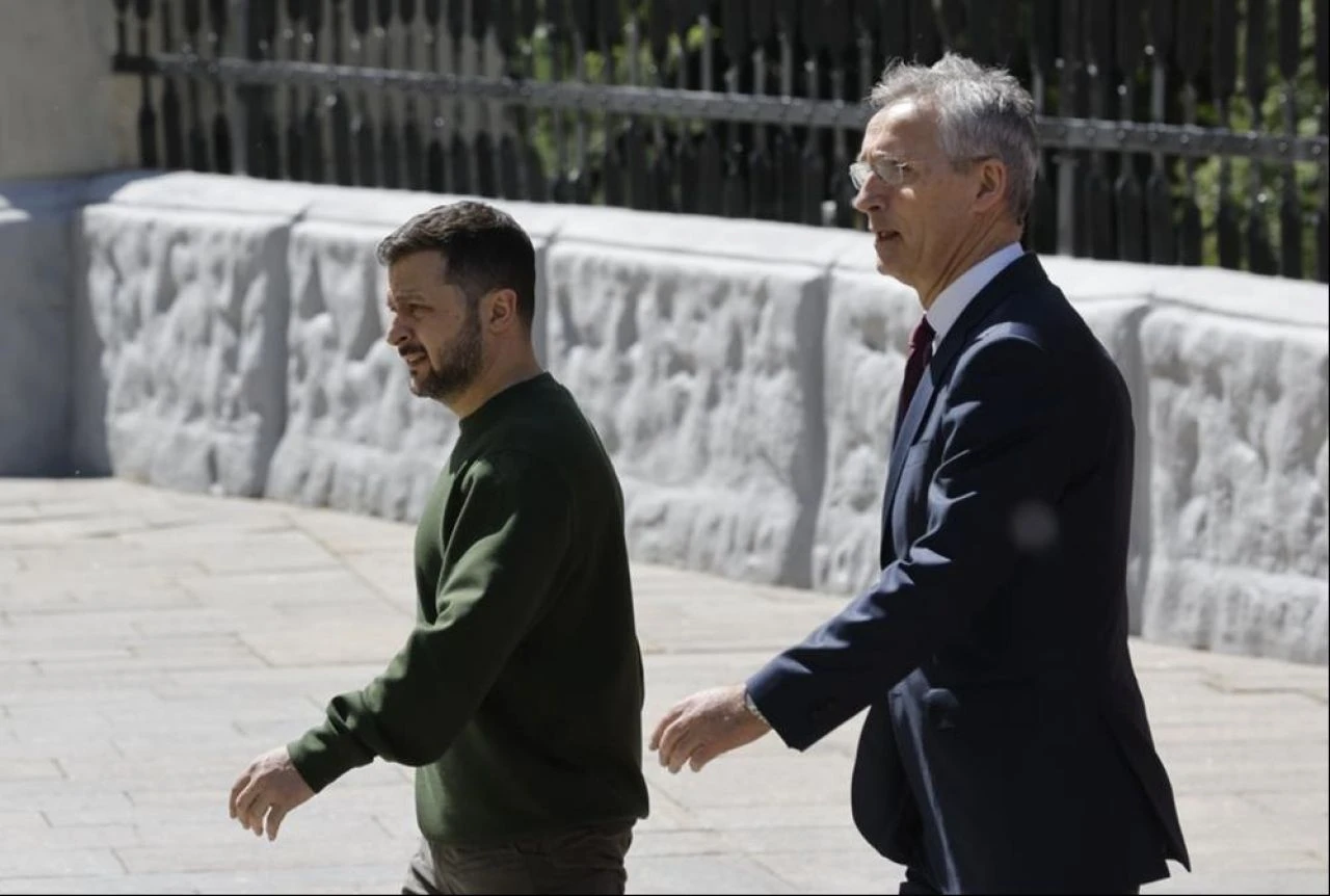 Jens Stoltenberg'ten Ukrayna'ya sürpriz ziyaret