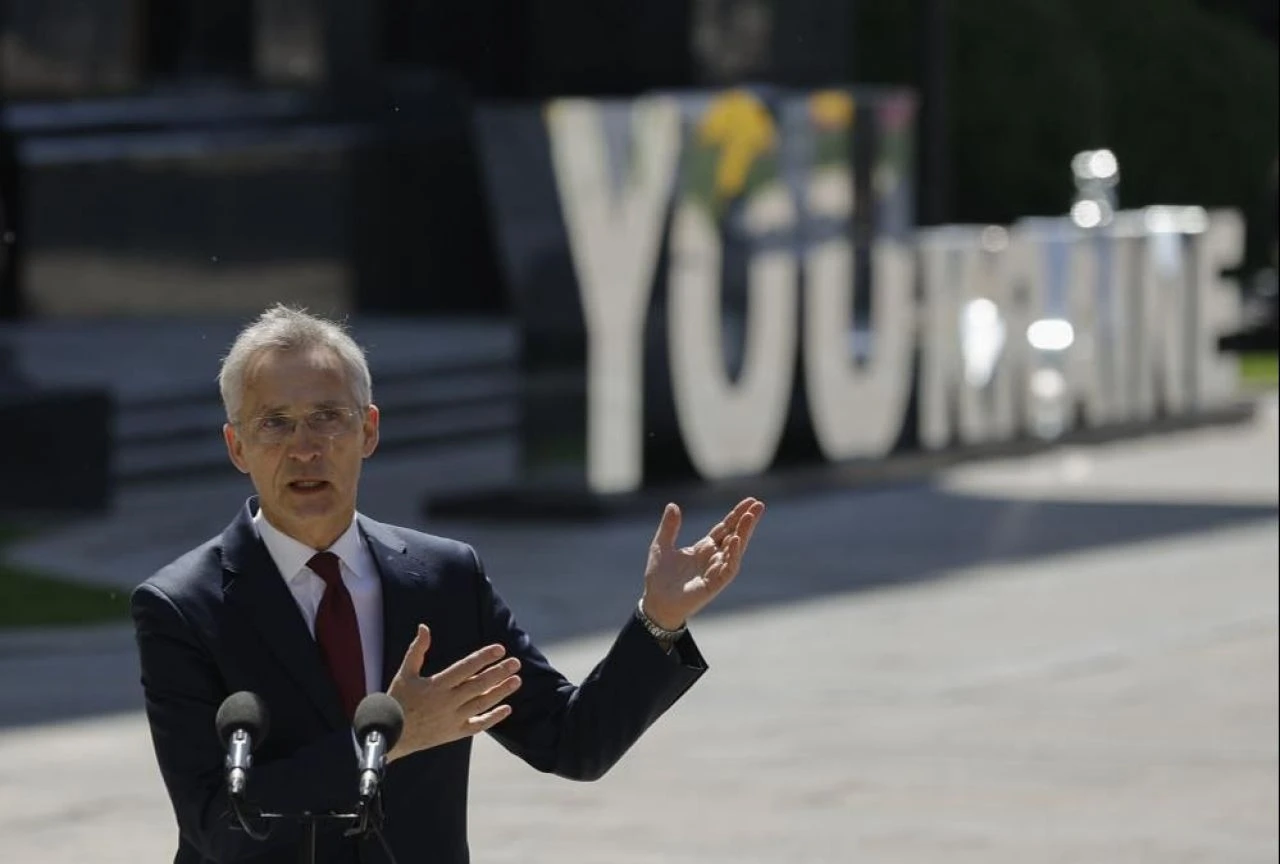 Jens Stoltenberg'ten Ukrayna'ya sürpriz ziyaret