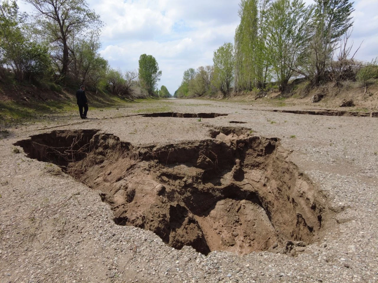 Konya delik deşik oldu! Korku filmlerini aratmayan 15 obruk vatandaşı tedirgin etti - 5. Resim