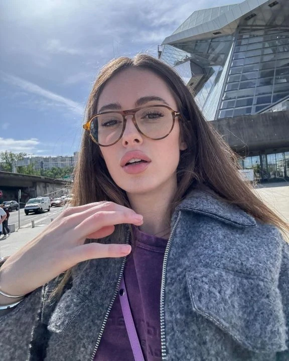 Nida Tatari hayatı ve biyografisi - 1. Resim