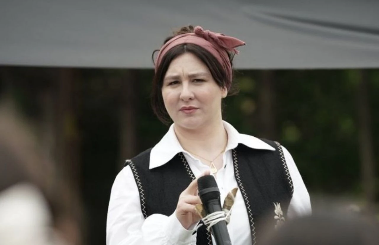 Yasemin Sakallıoğlu, Bahar dizisinin kadrosunda - 1. Resim