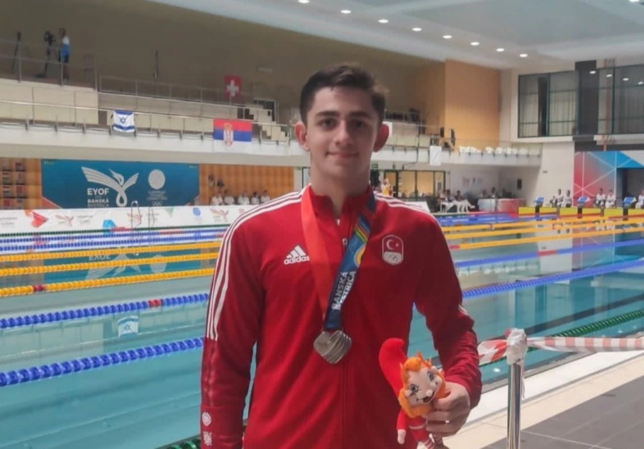 16 yaşındaki milli yüzücü Emir Batur Albayrak Paris Olimpiyatları’nda! Emir Batur Albayrak’ın kariyeri - 1. Resim
