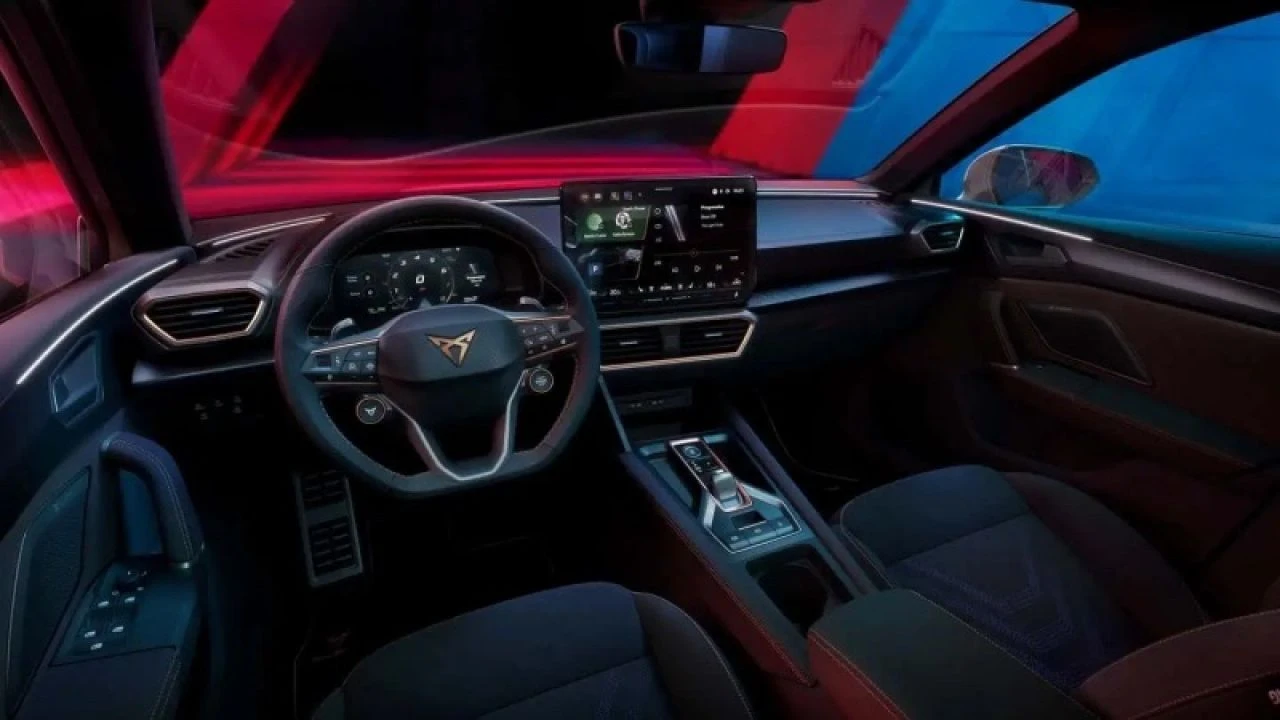 333 beygirlik 2024 makyajlı Cupra Leon görücüye çıktı! - 1. Resim