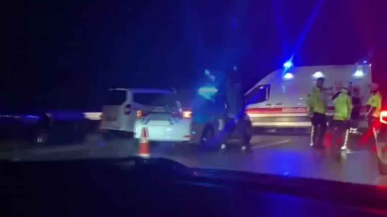 Ankara&#039;da 5 araç birbirine girdi, 8 kişi yaralandı
