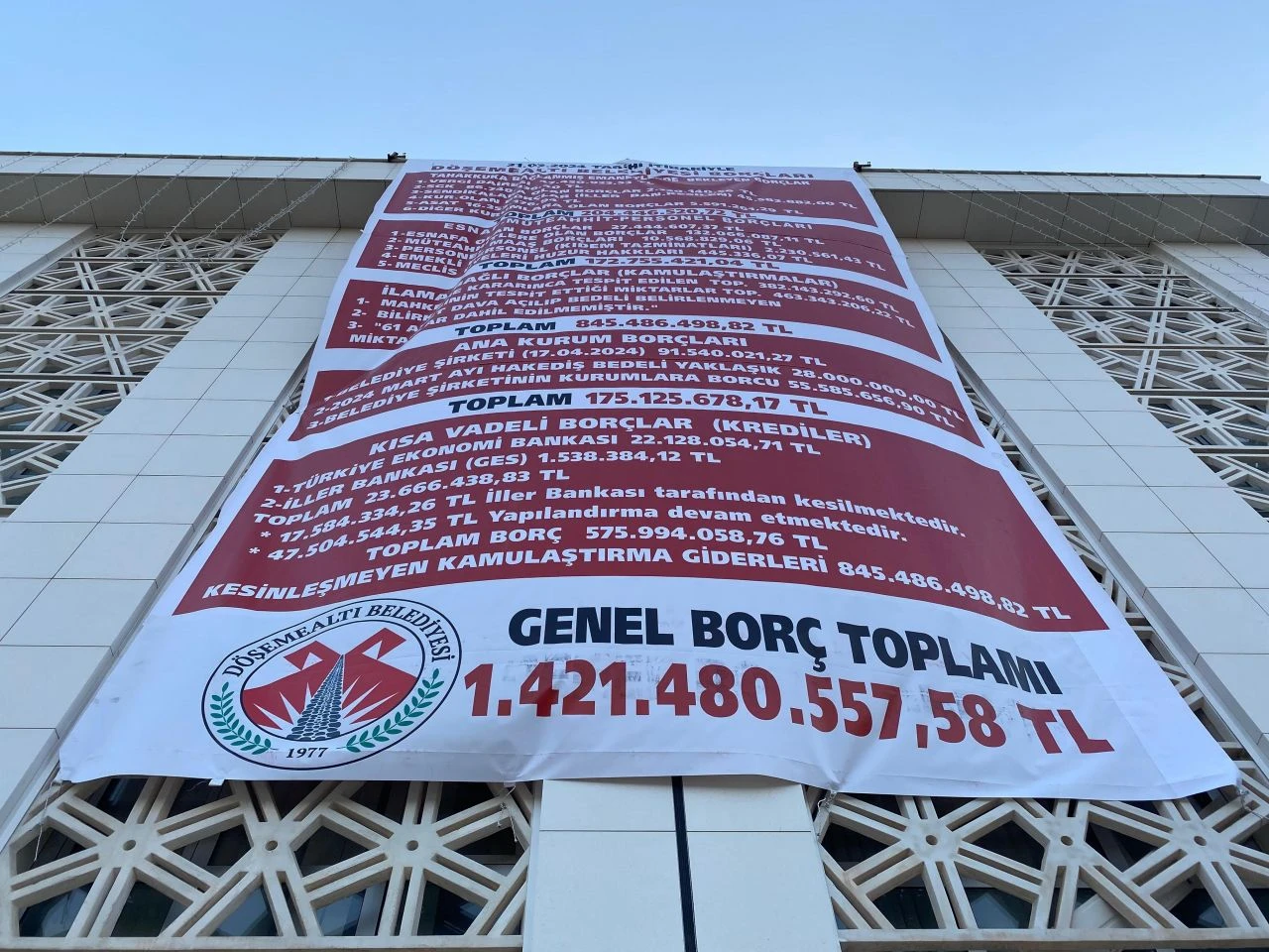 Döşemealtı'nın yeni CHP'li yönetimi kendi partisinden kalan borcu duyurdu