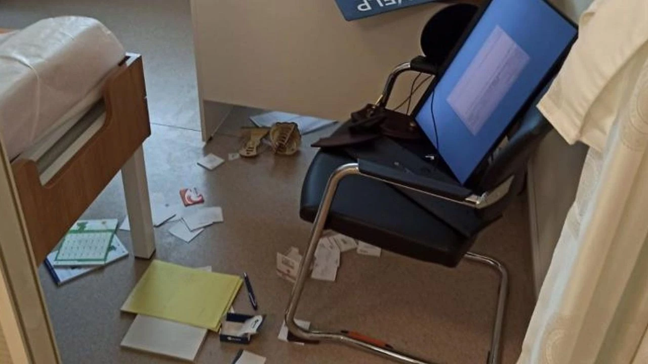 Muayene gelen doktor meslektaşıyla kavga etti  - 1. Resim