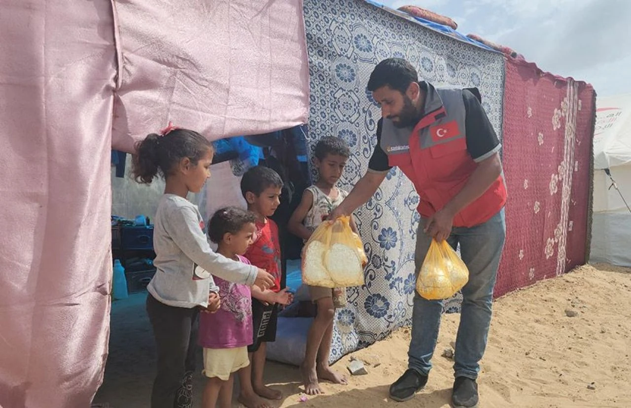 Sadakataşı Gazze’ye acil yardım ulaştırmayı sürdürüyor