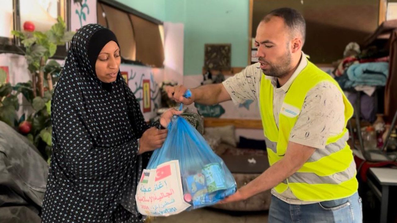 Sadakataşı Gazze’ye acil yardım ulaştırmayı sürdürüyor