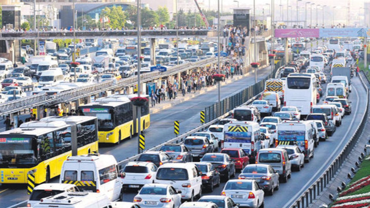 1 Mayıs günü kapalı yolların yarından itibaren tekrar açılması bekleniyor