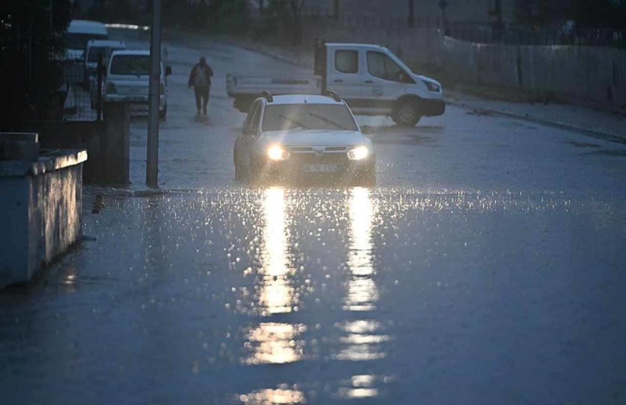 Ankara'da sağanak felaketi! Trafik durma noktasına geldi