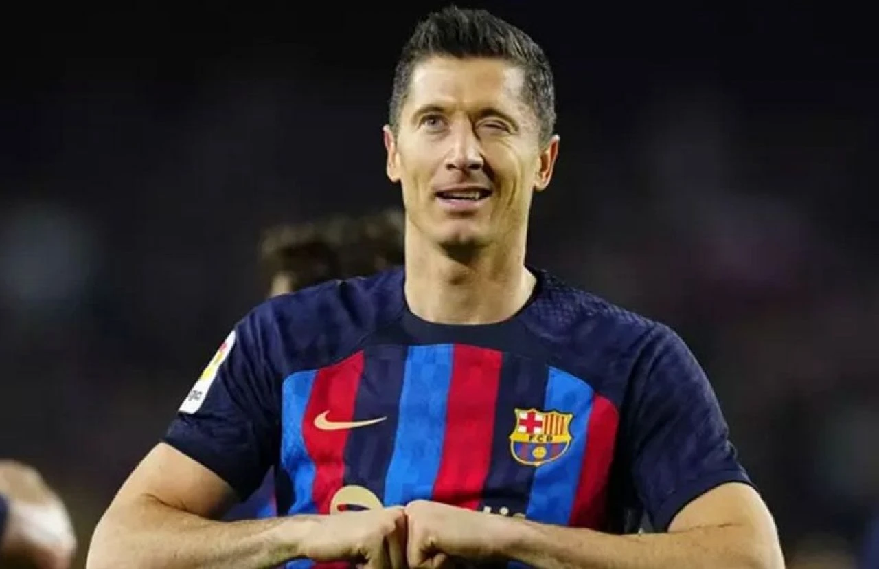 Beşiktaş dünyaca ünlü yıldızın peşinde! Lewandowski heyecanı