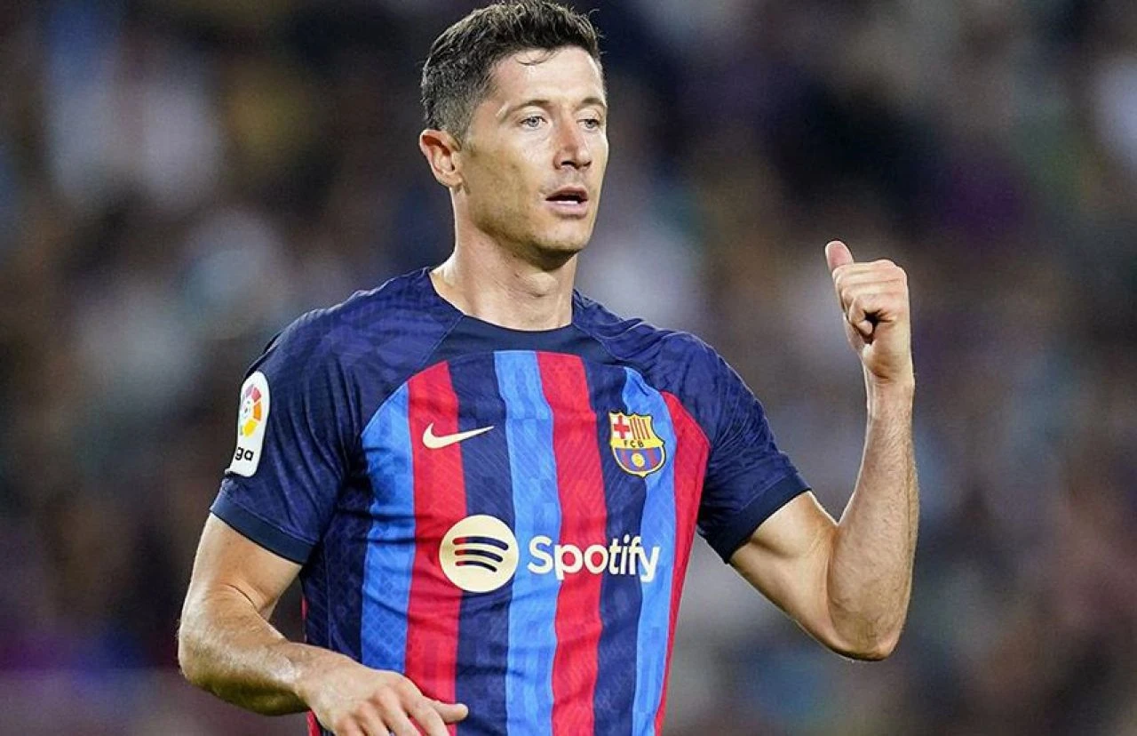 Beşiktaş dünyaca ünlü yıldızın peşinde! Lewandowski heyecanı