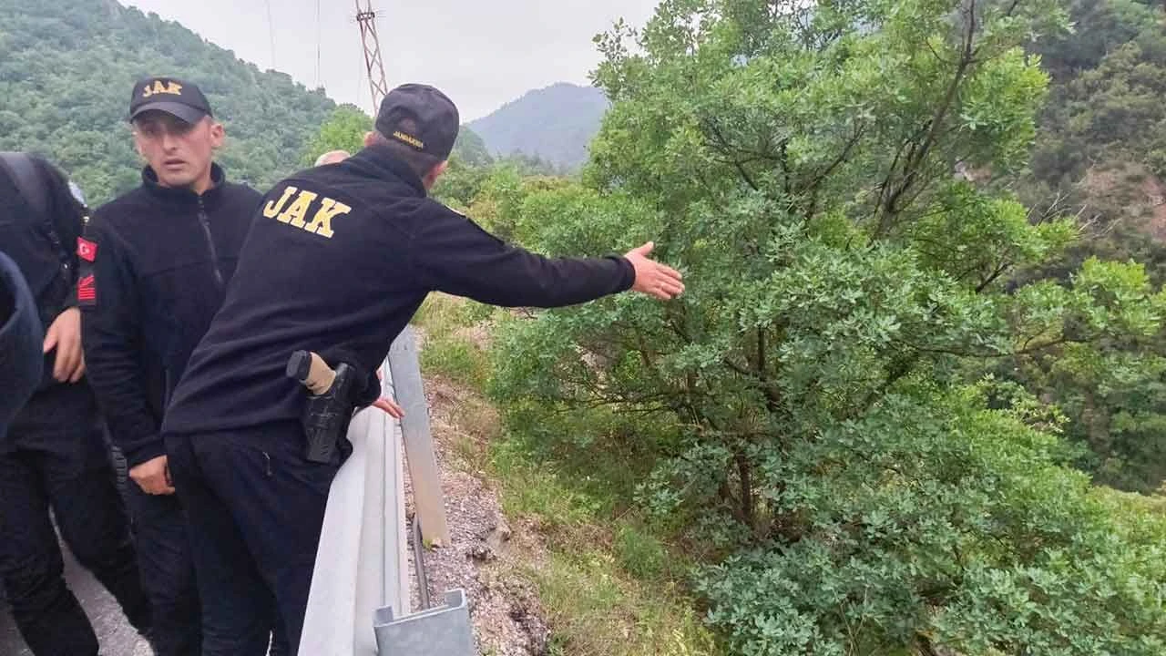 Doğa gezisi kabusa döndü! Mahsur kalan 3 genç için ekipler alarma geçti - 1. Resim